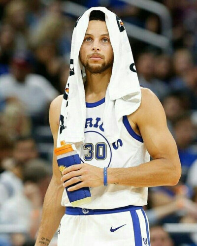 在比赛初期 在比赛初期